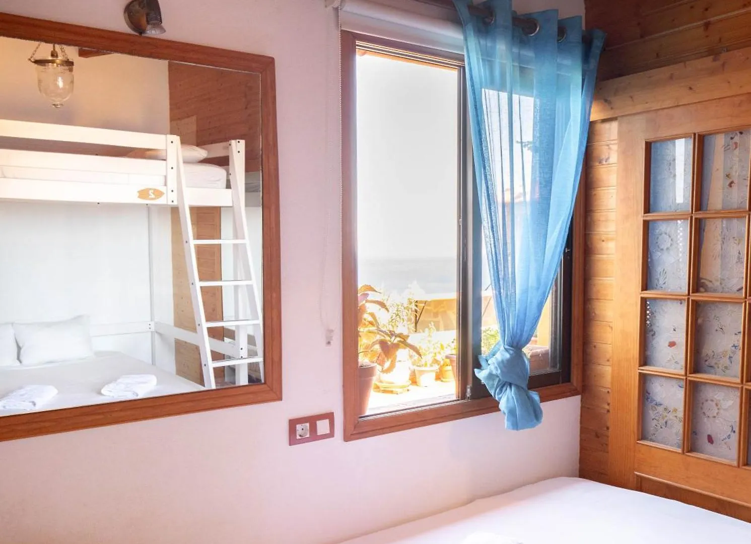 Casanaga Hotel Almaciga Guest house